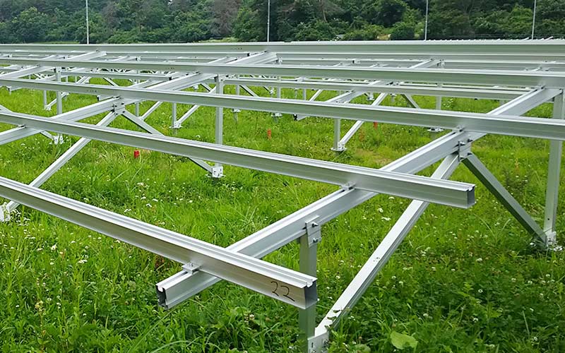 staffe-ganci-per-montaggio-pannelli-fotovoltaici-tetto-modena